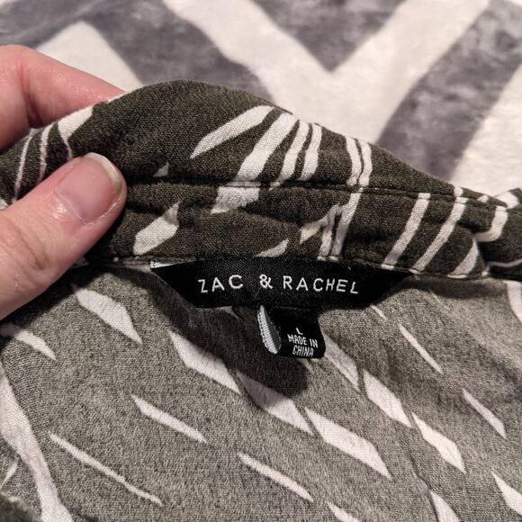 Zac & Rachel | Tropical Island Print Resort Button Up Hawaiian Blouse Size Large - Picture 5 of 7